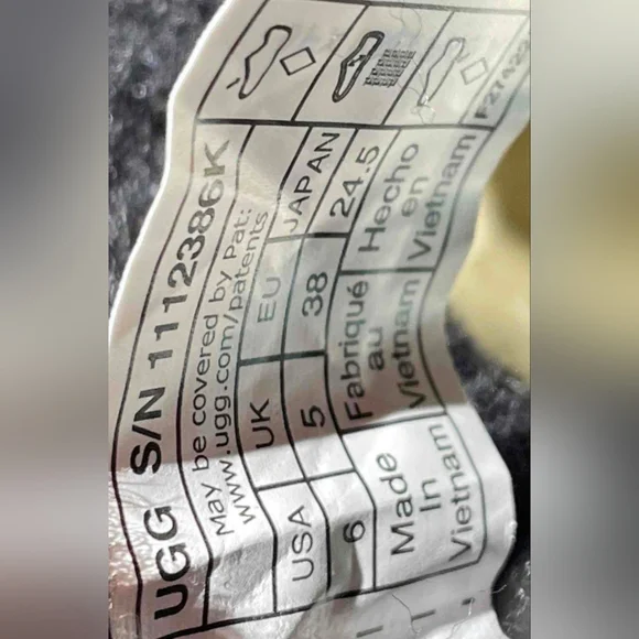 UGG Classic Glossy Clear Mini Black Rain Boots Women's Size 6 MSRP $160 - Picture 10 of 11